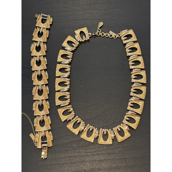 Monet Jewelry - Vintage Monet Chunky Gold Tone Collar Necklace Bracelet Set Modernist Excellent